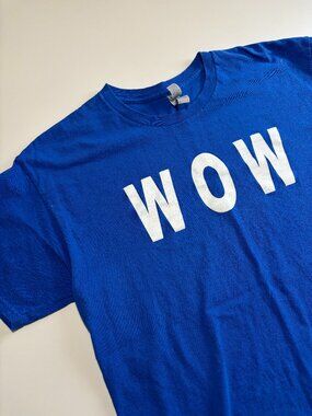 GILDAN BRIGHT BLUE "WOW" STATEMENT COTTON T-SHIRT